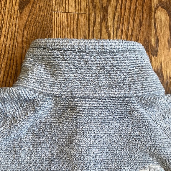 Grey The North Face Osito fleece jacket, size XL. Great condition, ships quickly - Picture 12 of 15